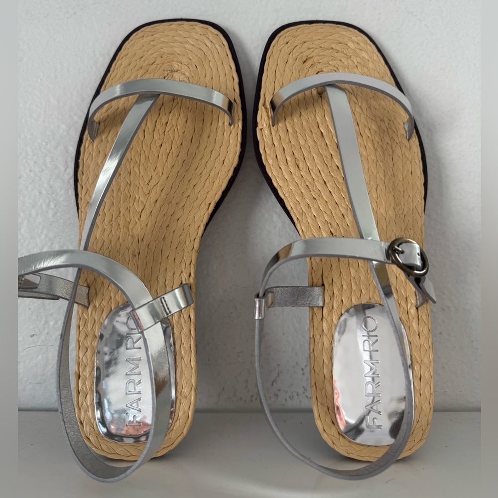 NIB FARM Rio Silver Cross Strap Sandal Size 10